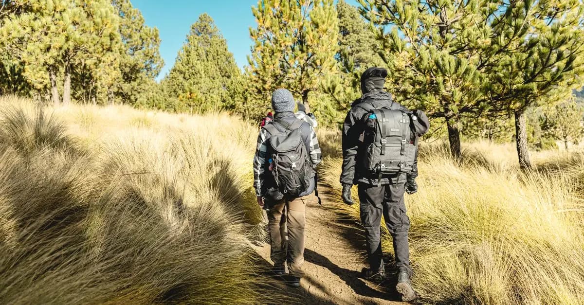 Comment Choisir le Bon Équipement pour Voyager Minimaliste
