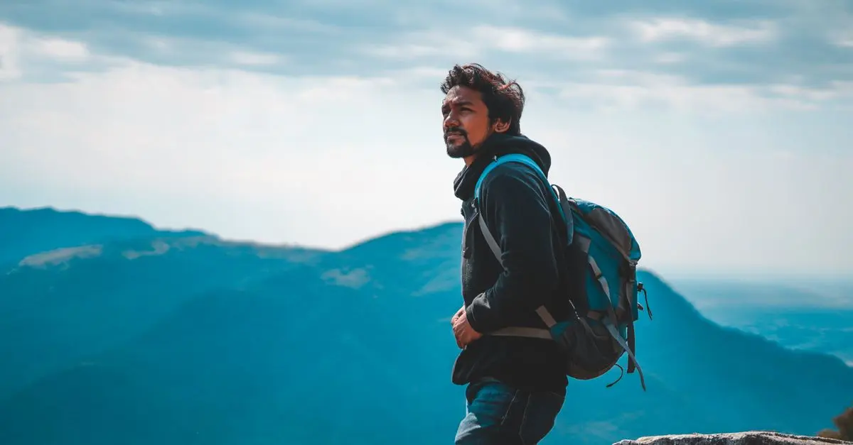 Comment Voyager Minimaliste Sans Sac à Dos : Guide Pratique