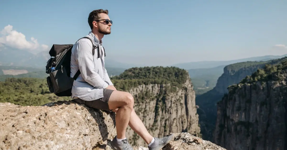 Minimalisme Voyage : Les 5 Éléments Essentiels à Avoir