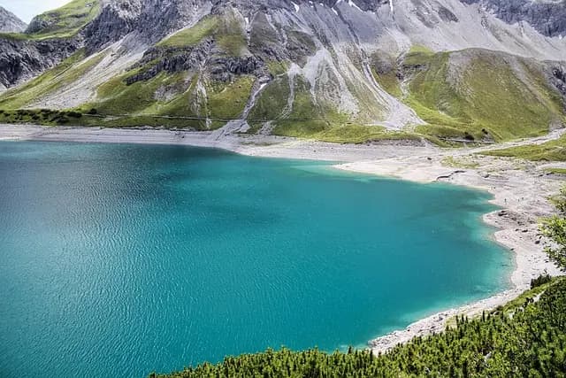 Minimalisme Voyage : Comment Réussir un Itinéraire Personnalisé