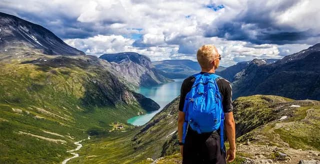 Comment Gérer le Stress en Voyage Minimaliste