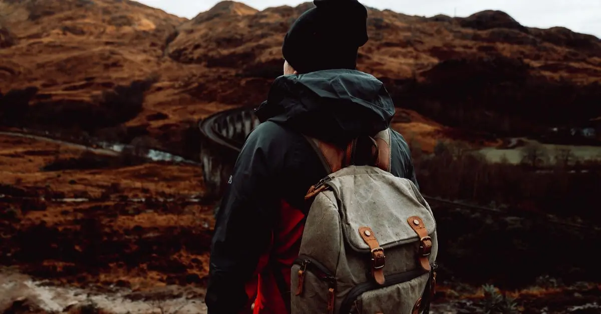 Minimalisme Voyage : 10 Habitudes pour Voyager Léger