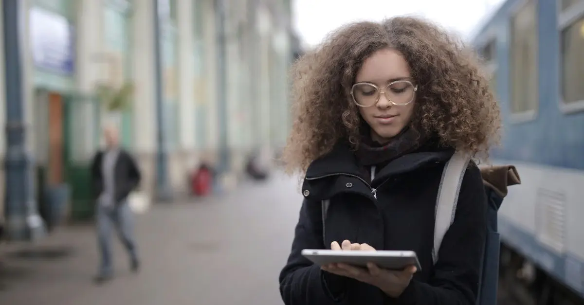 Comment Voyager Minimaliste en Utilisant les Transports Publics