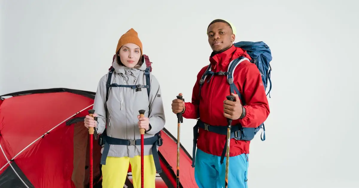 Minimalisme Voyage : Comment Choisir des Vêtements Multifonctions