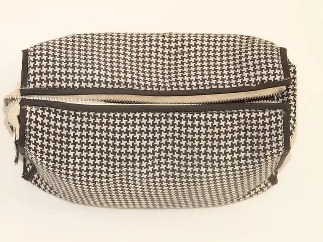 Minimalisme Voyage : Les avantages d'une trousse de toilette simplifiée
