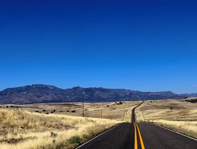 Minimalisme voyage : 5 astuces pour un road trip réussi