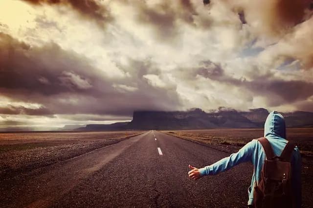 Minimalisme Voyage : 7 Astuces pour Équilibrer Confort et Légèreté