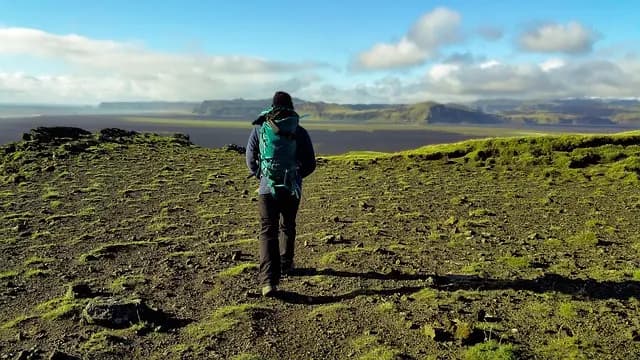 Comment Voyager Minimaliste avec Confiance et Simplicité