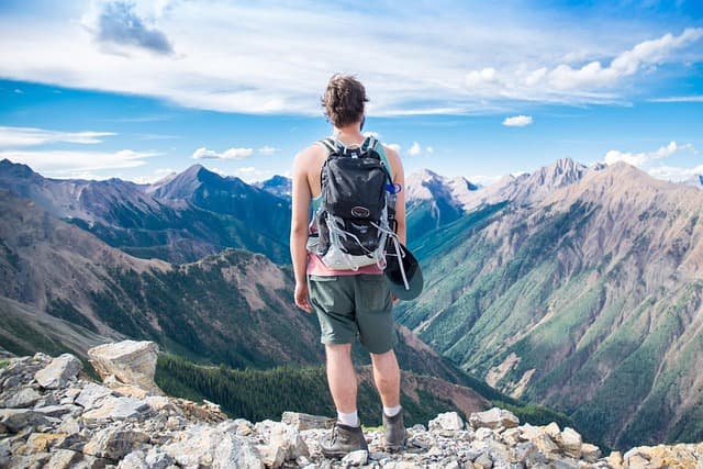 Minimalisme Voyage : Comment Créer un Sac à Dos Idéal