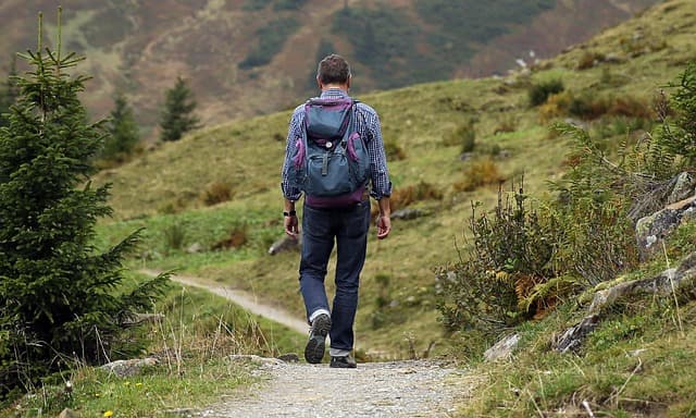 Minimalisme Voyage : Équilibrer Pragmatisme et Aventure