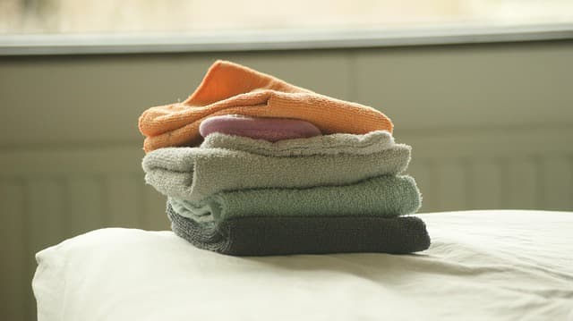 Comment Créer une Trousse de Toilette Minimaliste pour Voyager