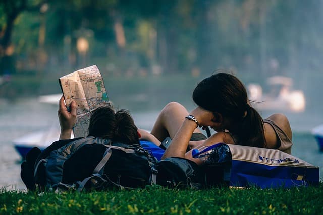 Les Meilleures Astuces pour Voyager Minimaliste et Économiser